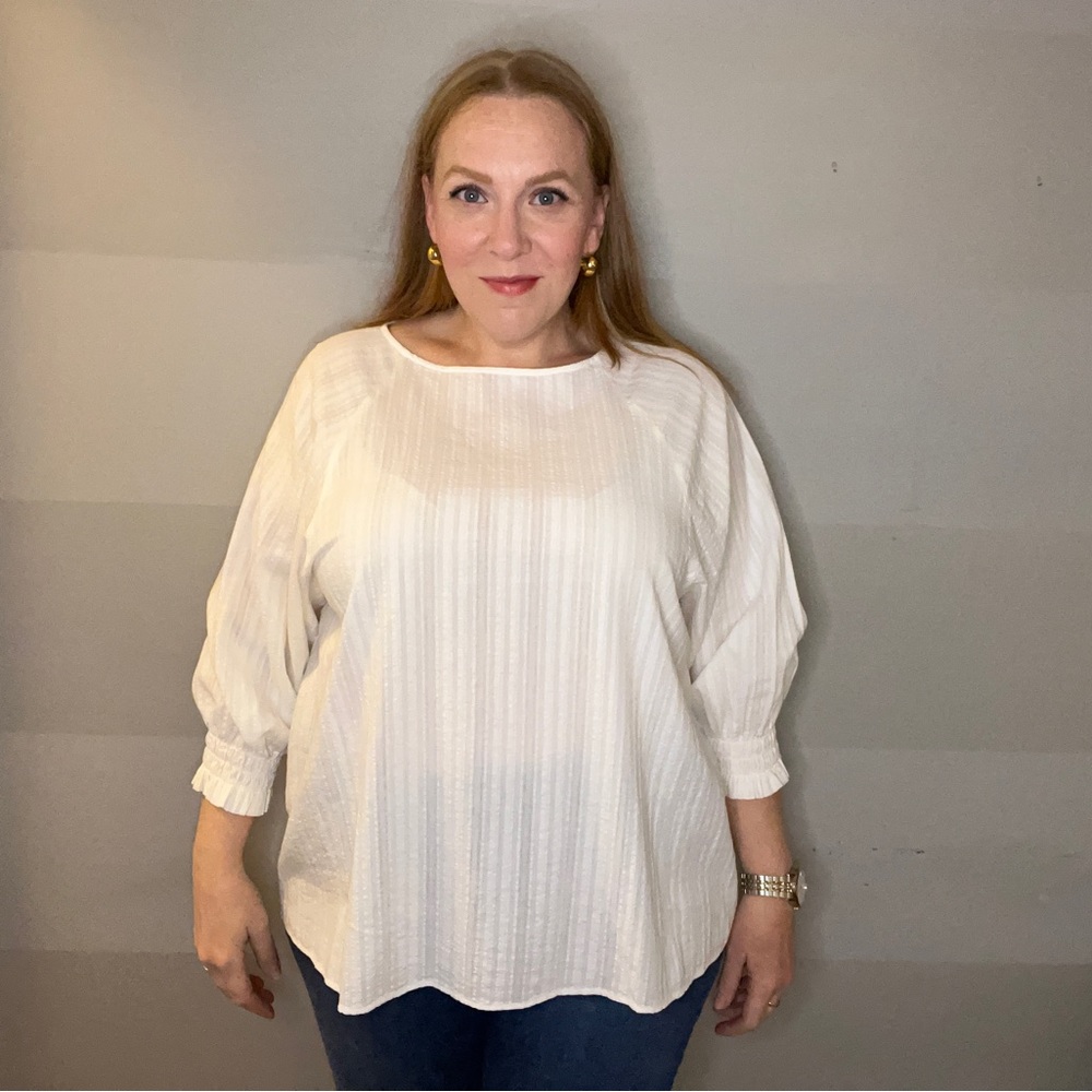 Size XL cream cotton Uniqlo blouse with gathered sleeves- roomy to a 2X/3X.